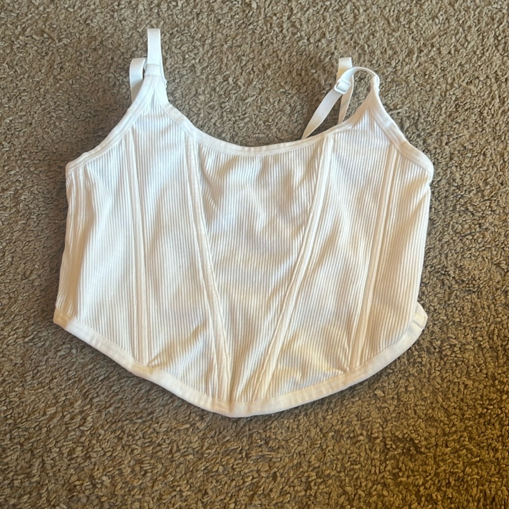 White colsie crop top